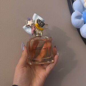 Marc Jacobs Perfect with Colorful Cap